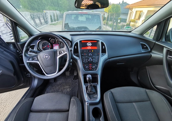 Opel Astra cena 17900 przebieg: 207000, rok produkcji 2014 z Łomża małe 172